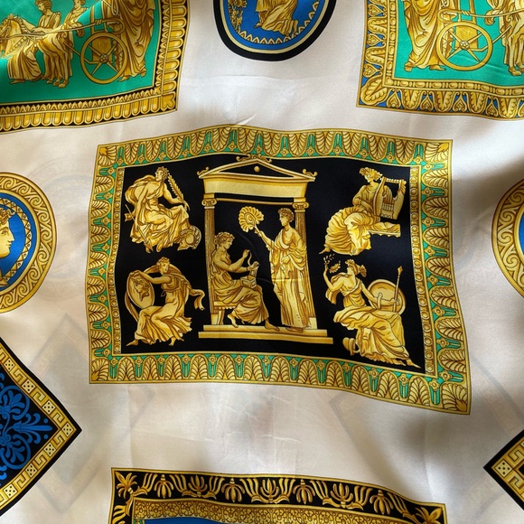 Versace Silk Button up - Picture 9 of 9